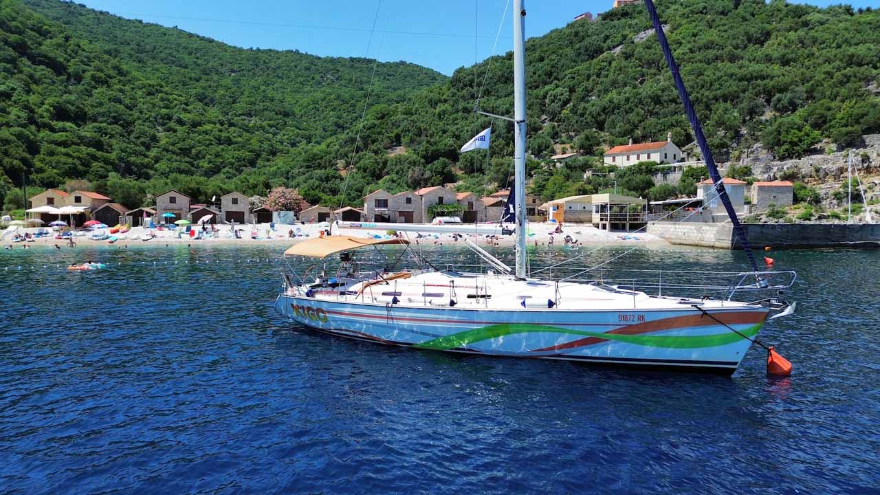 Bavaria 44 — photo 4