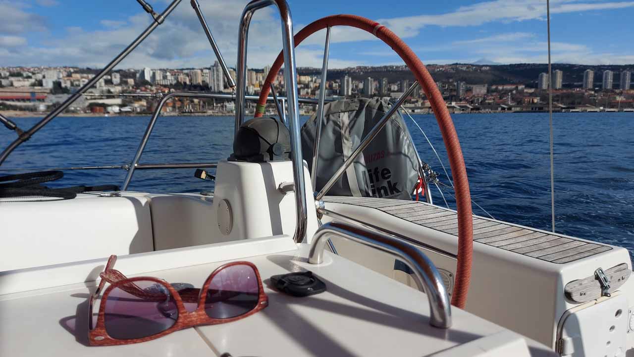 Bavaria 44 — photo 6