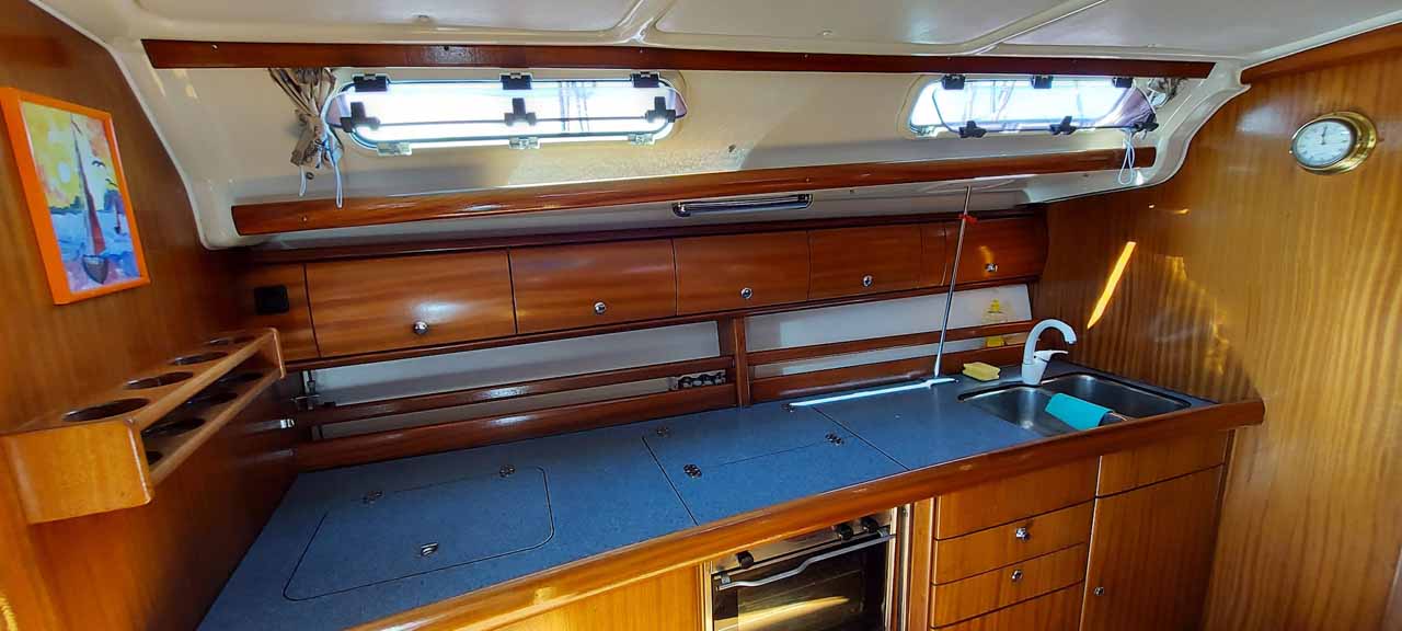 Bavaria 44 — photo 10