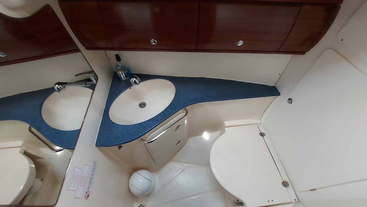 Bavaria 44 — photo 14