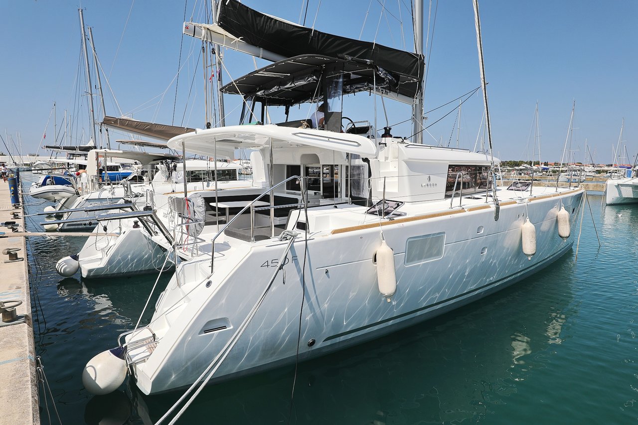 Lagoon 450 F - 4 + 2 cab. — photo 1