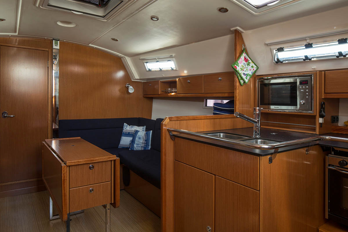 Bavaria Cruiser 36 — photo 5