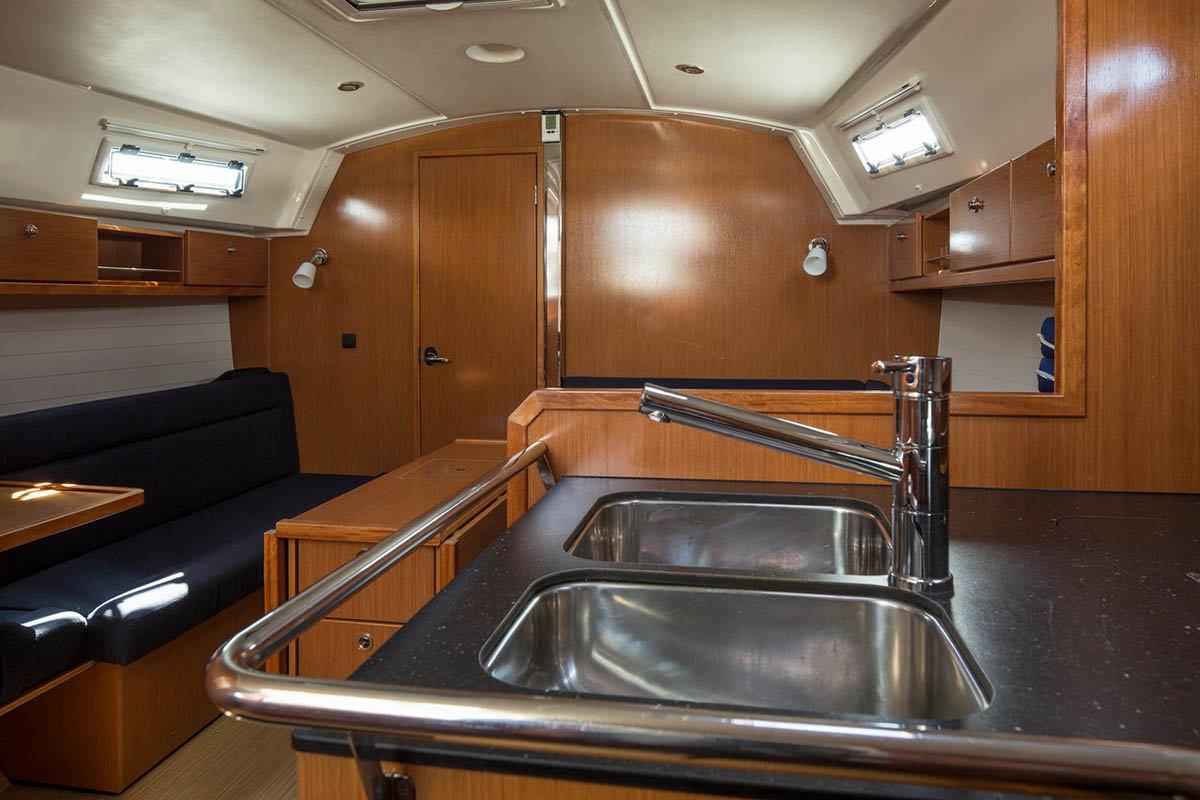 Bavaria Cruiser 36 — photo 7