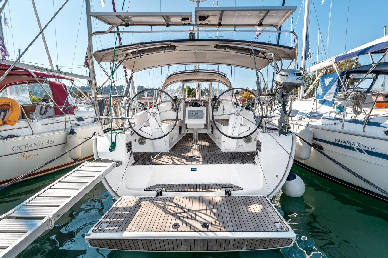Bavaria Cruiser 37 - 3 cab. — photo 1