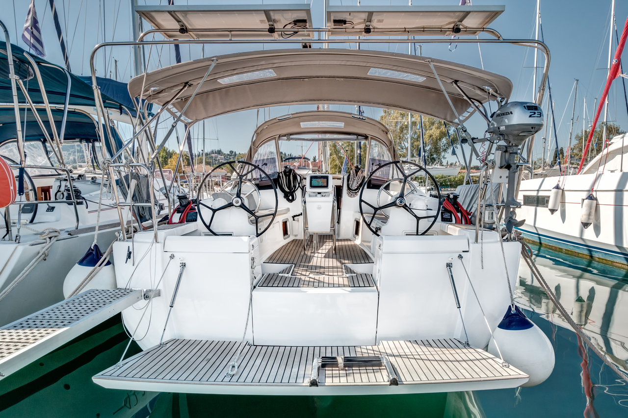Sun Odyssey 419 - 3 cab. — photo 1