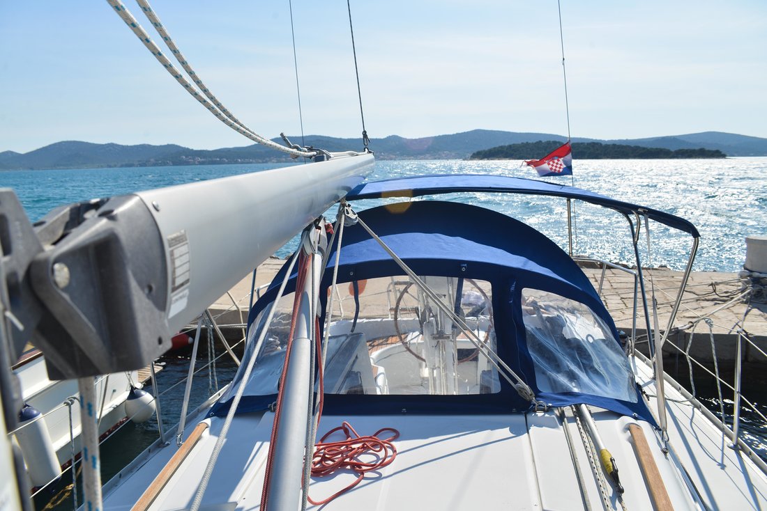 Oceanis Clipper 323 — photo 6