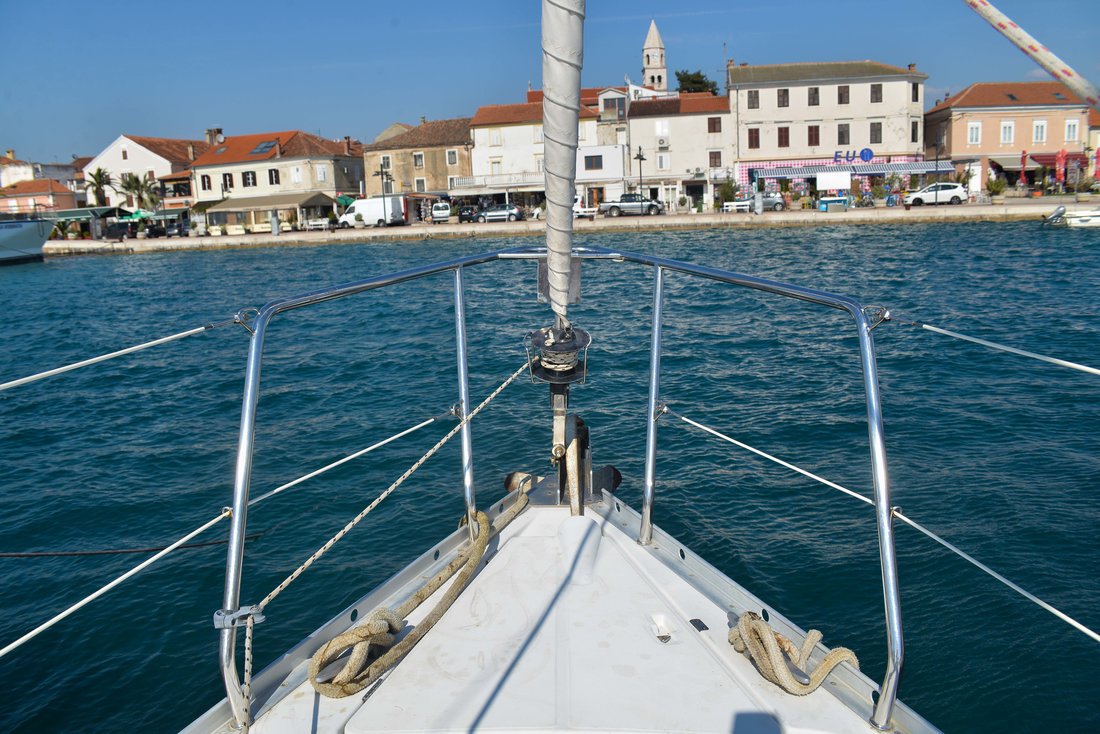 Oceanis Clipper 323 — photo 7