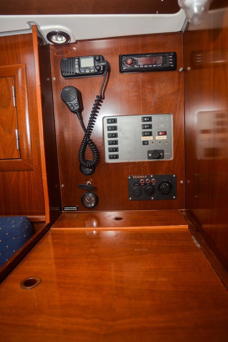 Oceanis Clipper 323 — photo 13