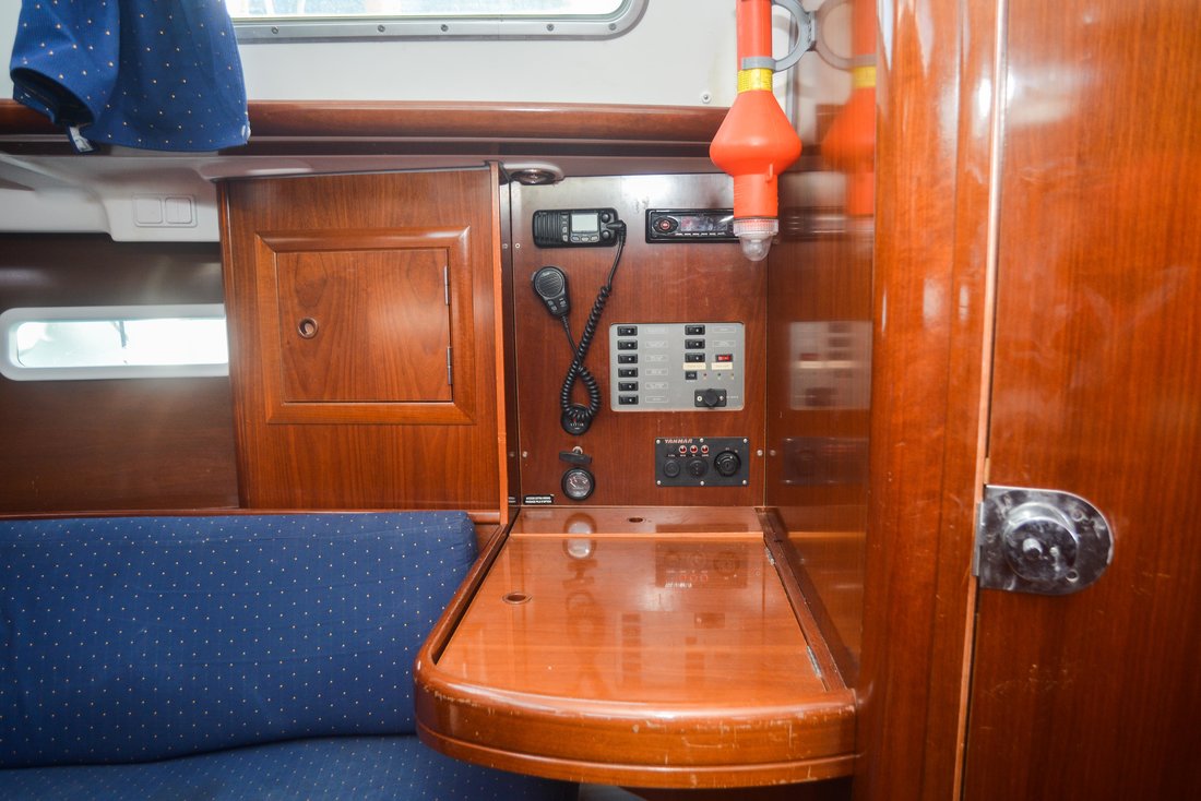 Oceanis Clipper 323 — photo 16