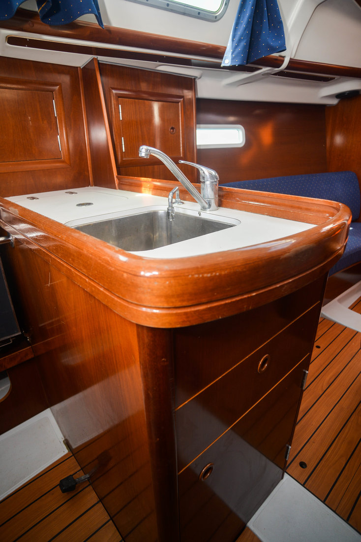 Oceanis Clipper 323 — photo 20