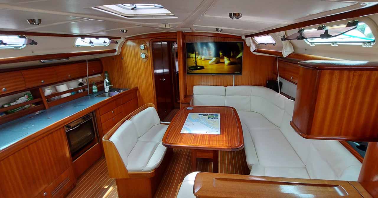 Bavaria 44 — photo 5