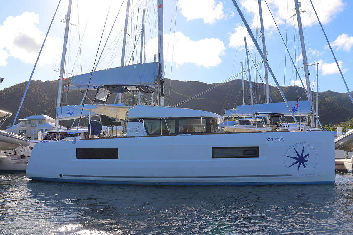 Lagoon 40 - 3 + 2 cab — photo 1