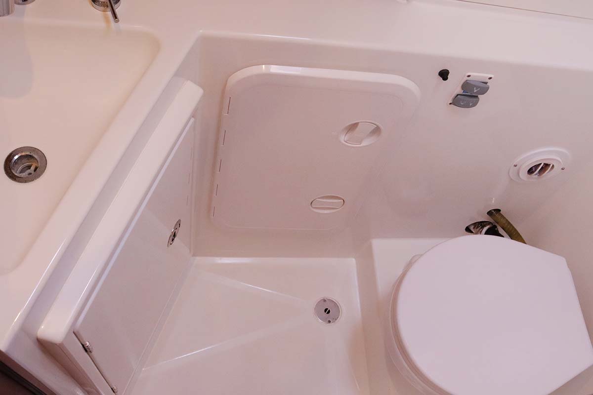 Lagoon 42 - 4 + 2 cab. — photo 24