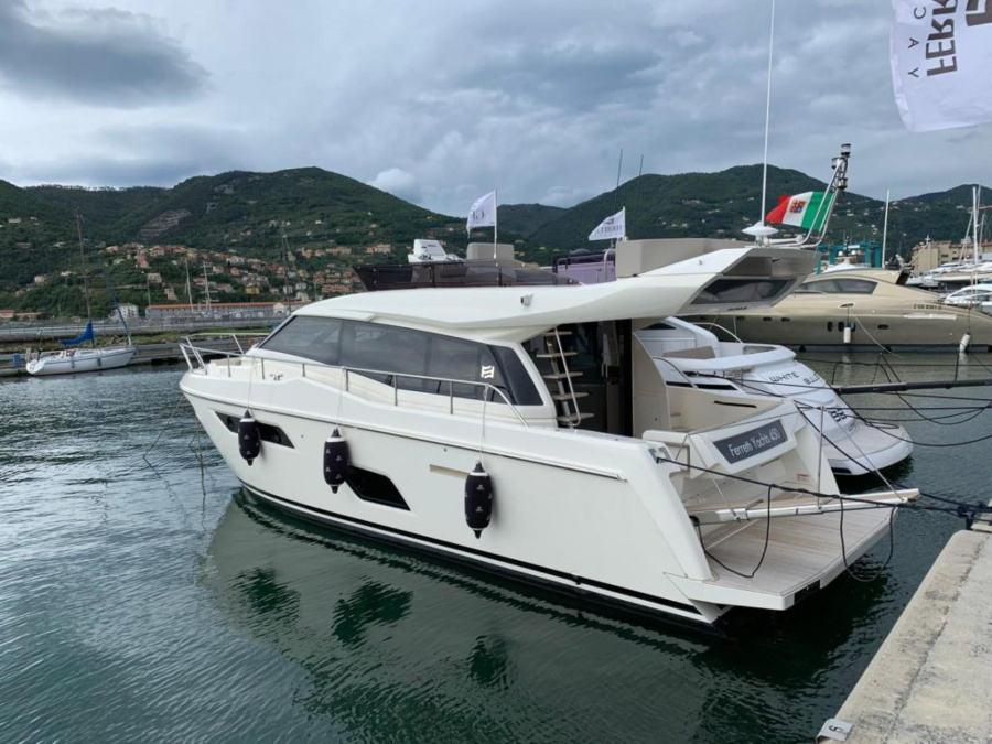 Photo #1 - Ferretti 450 (Silver) en Marina Frapa Rogoznica - 2959