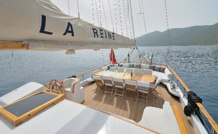 La Reine - 2