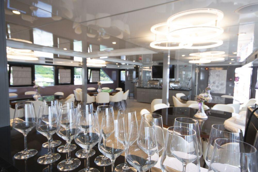 Luxury Charter Yacht San Aantonio - 1