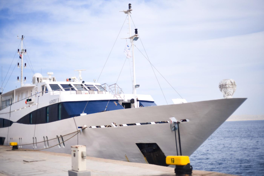 Photo #1 - Motor Yacht (Harmony V) en Zea Marina - 3106