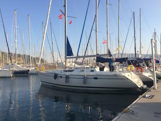 Photo #1 - Jeanneau Sun Odyssey 42.2 (Monkey Mischief) en  - 3135