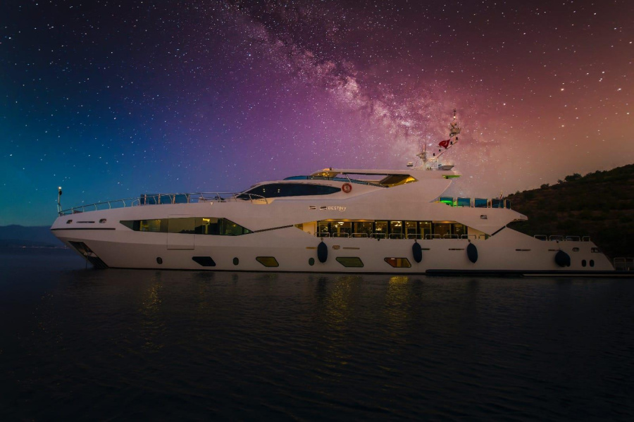 Photo #1 - Custom Built Motorboat (Motoryacht DS) en  - 3211