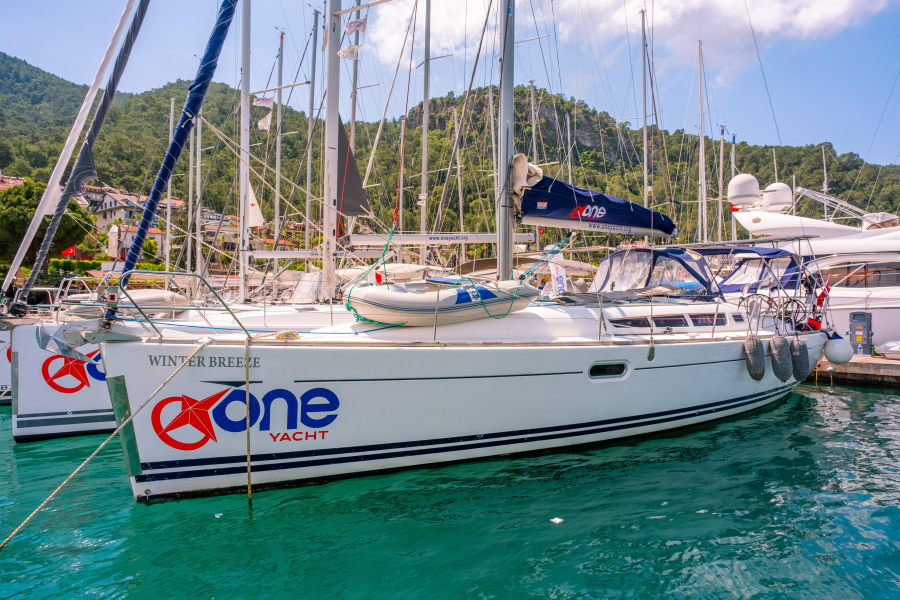 Photo #1 - Jeanneau Sun Odissey 42 (Winter Breeze) en Yes Marina - 3312