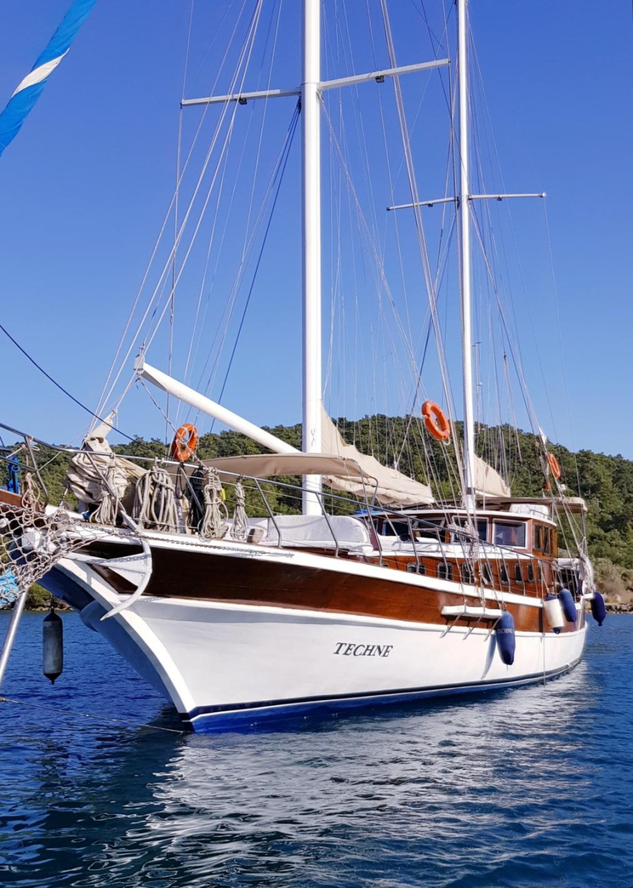 Photo #1 - Custom (Techne) en marina - 3347