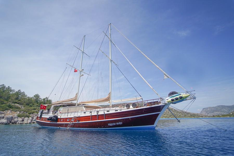 Photo #1 - motorsailer (Prenses Bugce) en marina - 3377