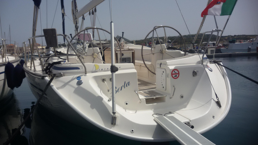 Photo #1 - BAVARIA 44 (BERTA) en PORTO DI CAGLIARI VIA ROMA MOLO DOGANA - 65769