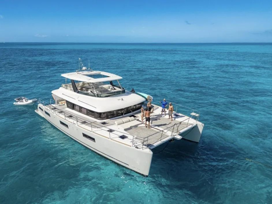 Photo #1 - 630 Power Catamaran (70ft Lagoon | Atlantia) en Bahamas 701 East Bay Street , New Providence The Bahamas - 66155