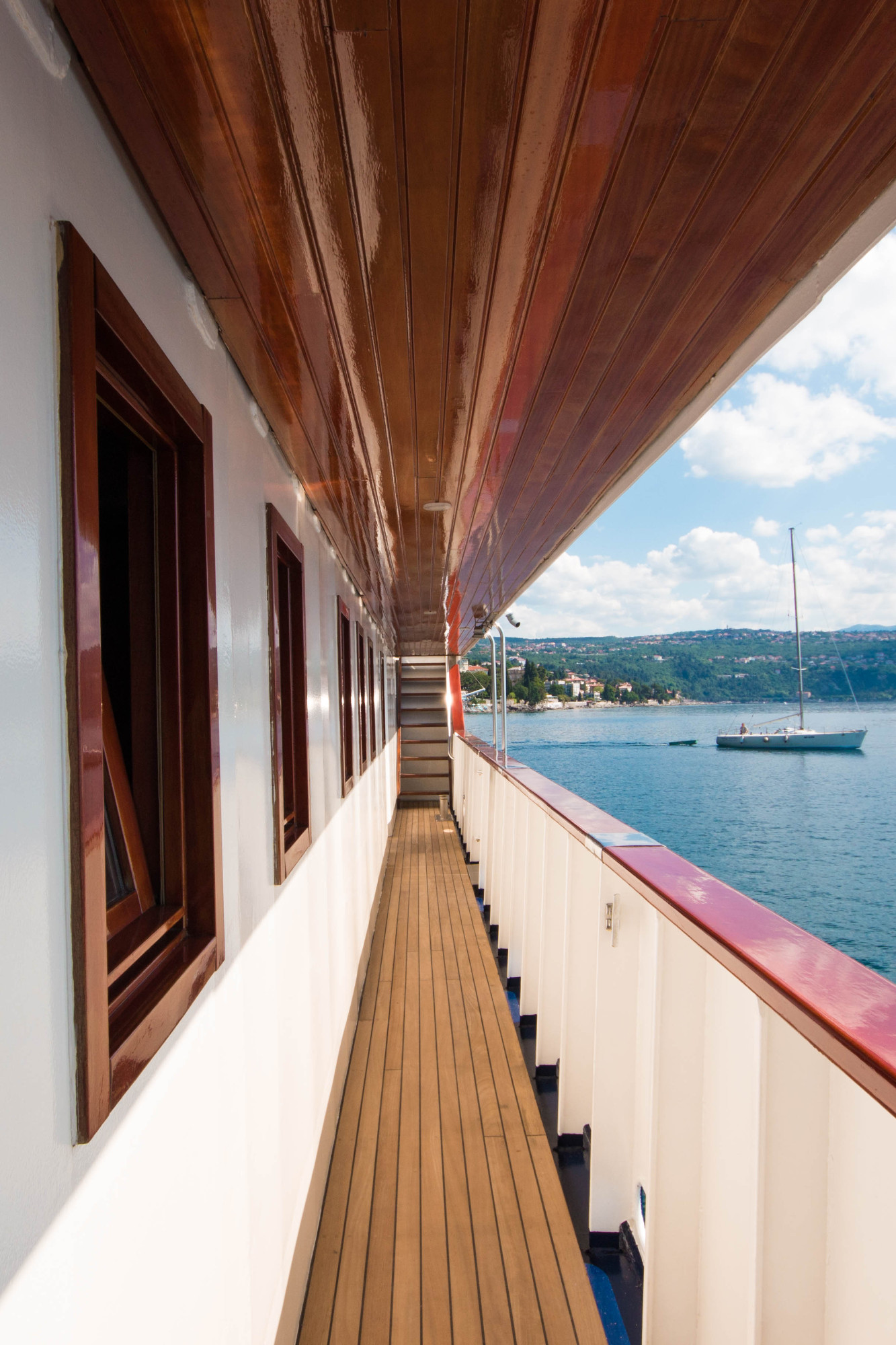 Small cruise ship — photo 17