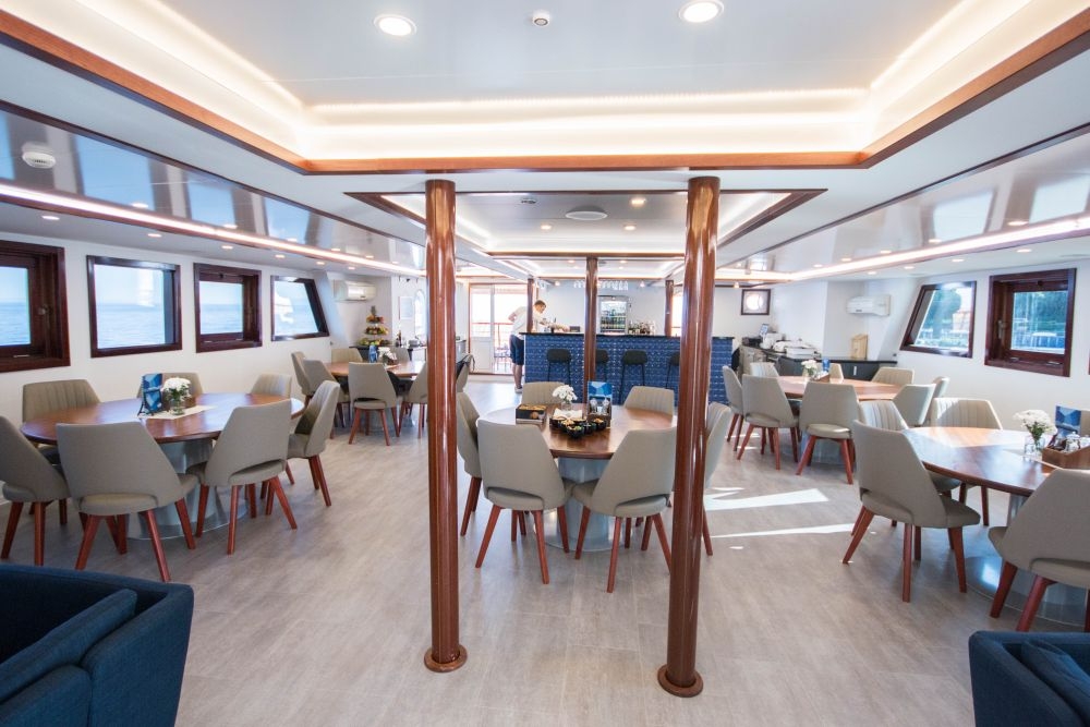Small cruise ship — photo 19