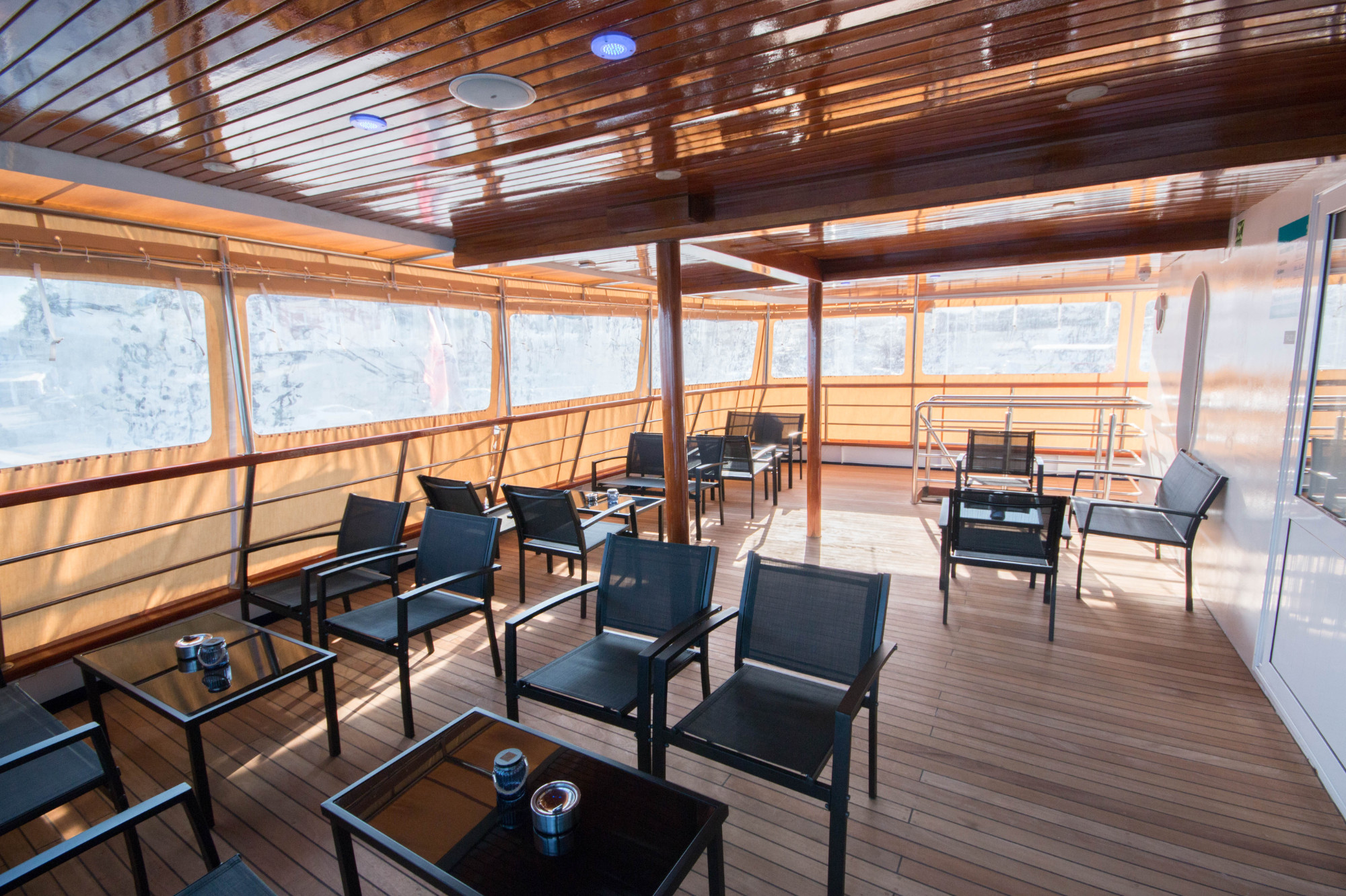 Small cruise ship — photo 21