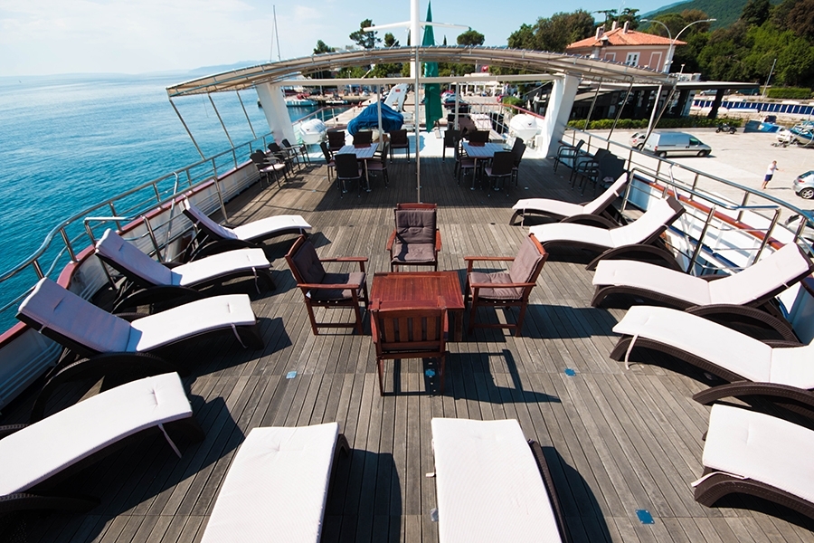 Small cruise ship — photo 23