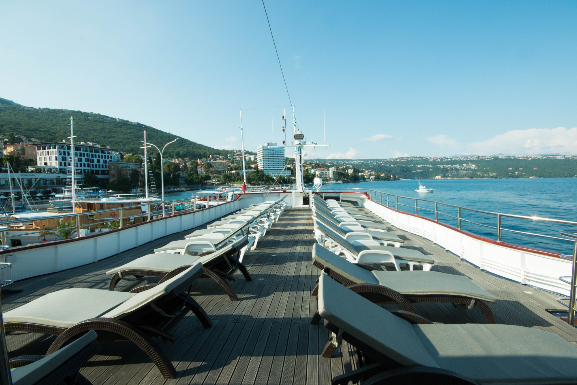 Small cruise ship — photo 24