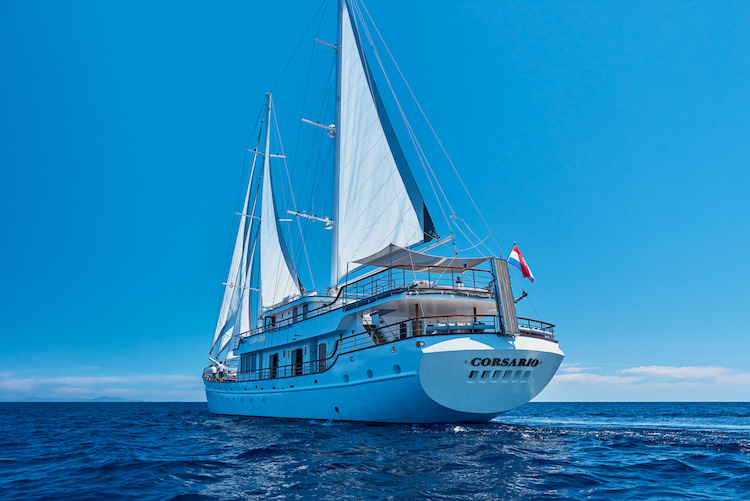 Small cruise ship — photo 33