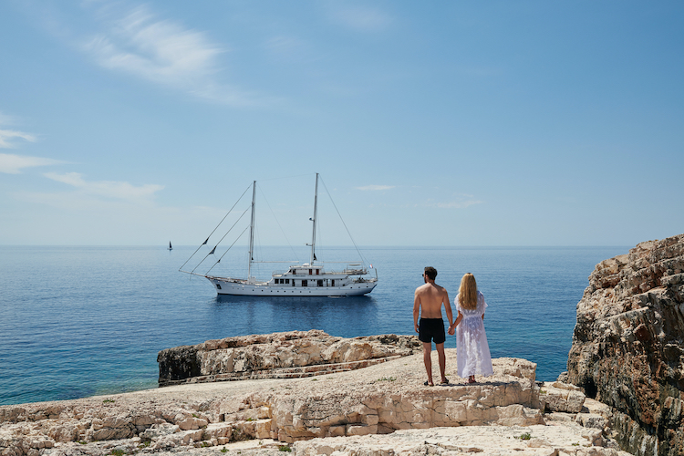 Small cruise ship — photo 36