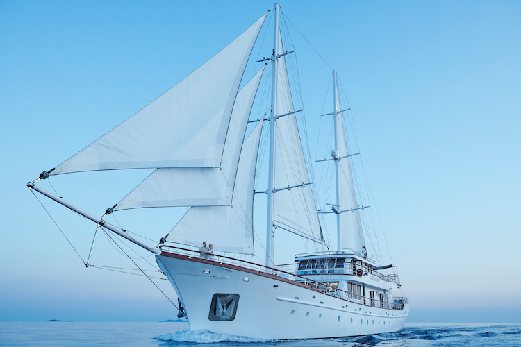 Small cruise ship — photo 38