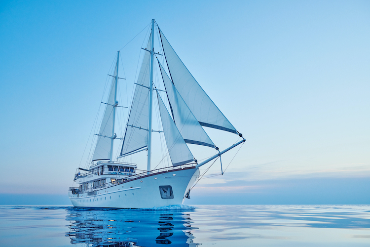 Small cruise ship — photo 40