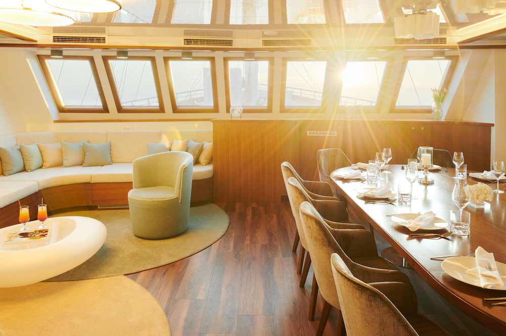 Small cruise ship — photo 18
