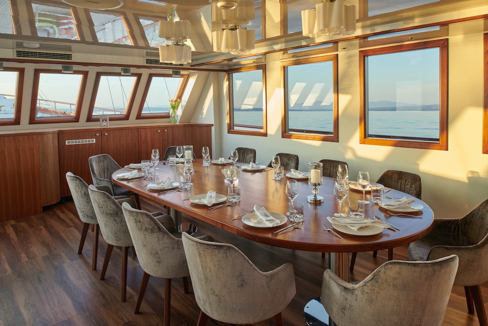 Small cruise ship — photo 19