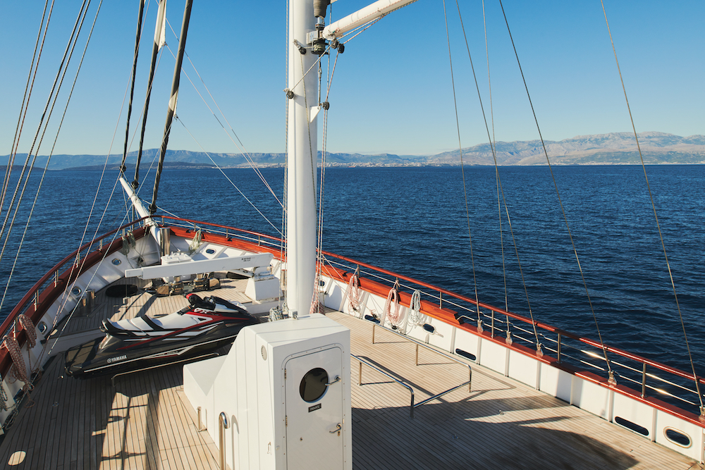 Small cruise ship — photo 24
