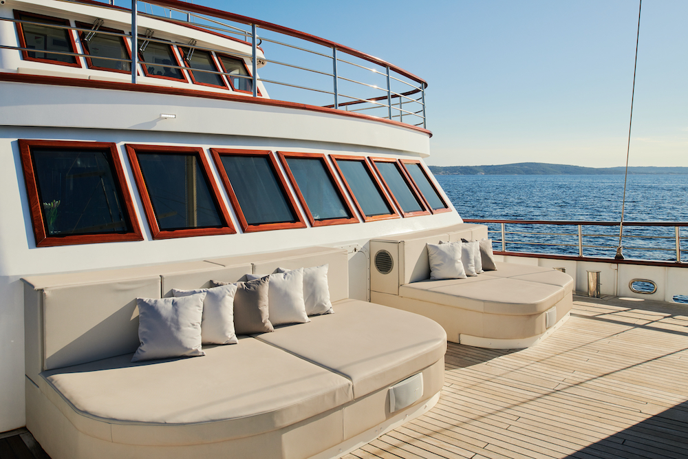 Small cruise ship — photo 26