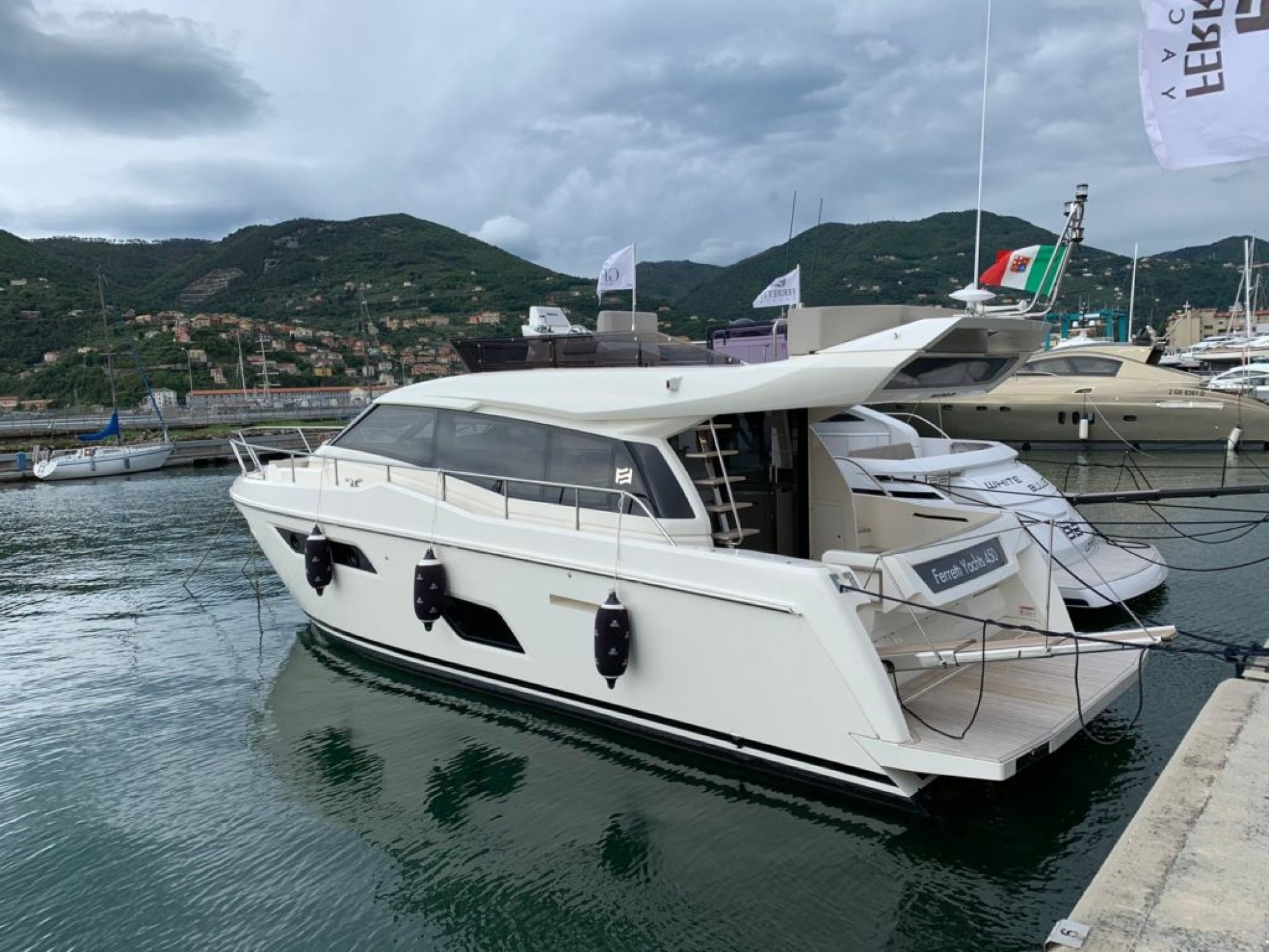 Ferretti 450 — photo 1