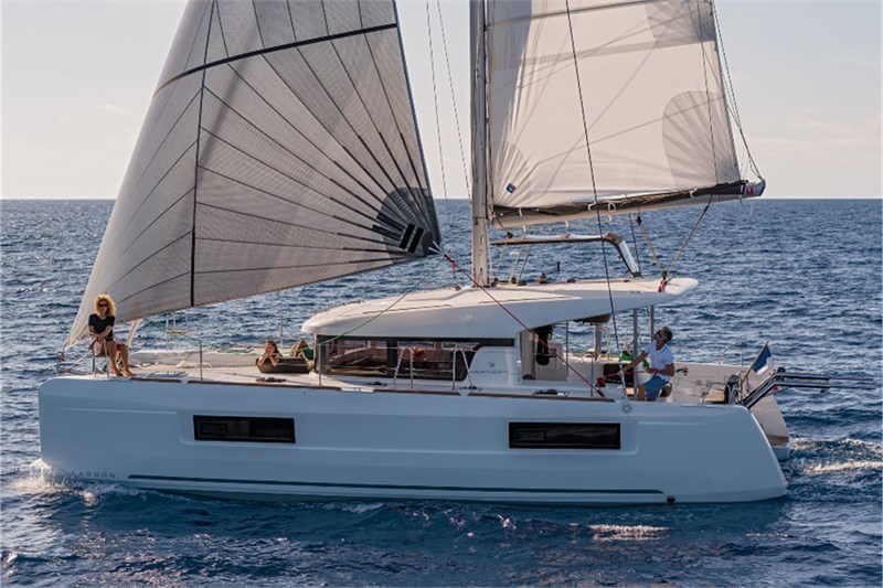 Lagoon 40 — photo 7