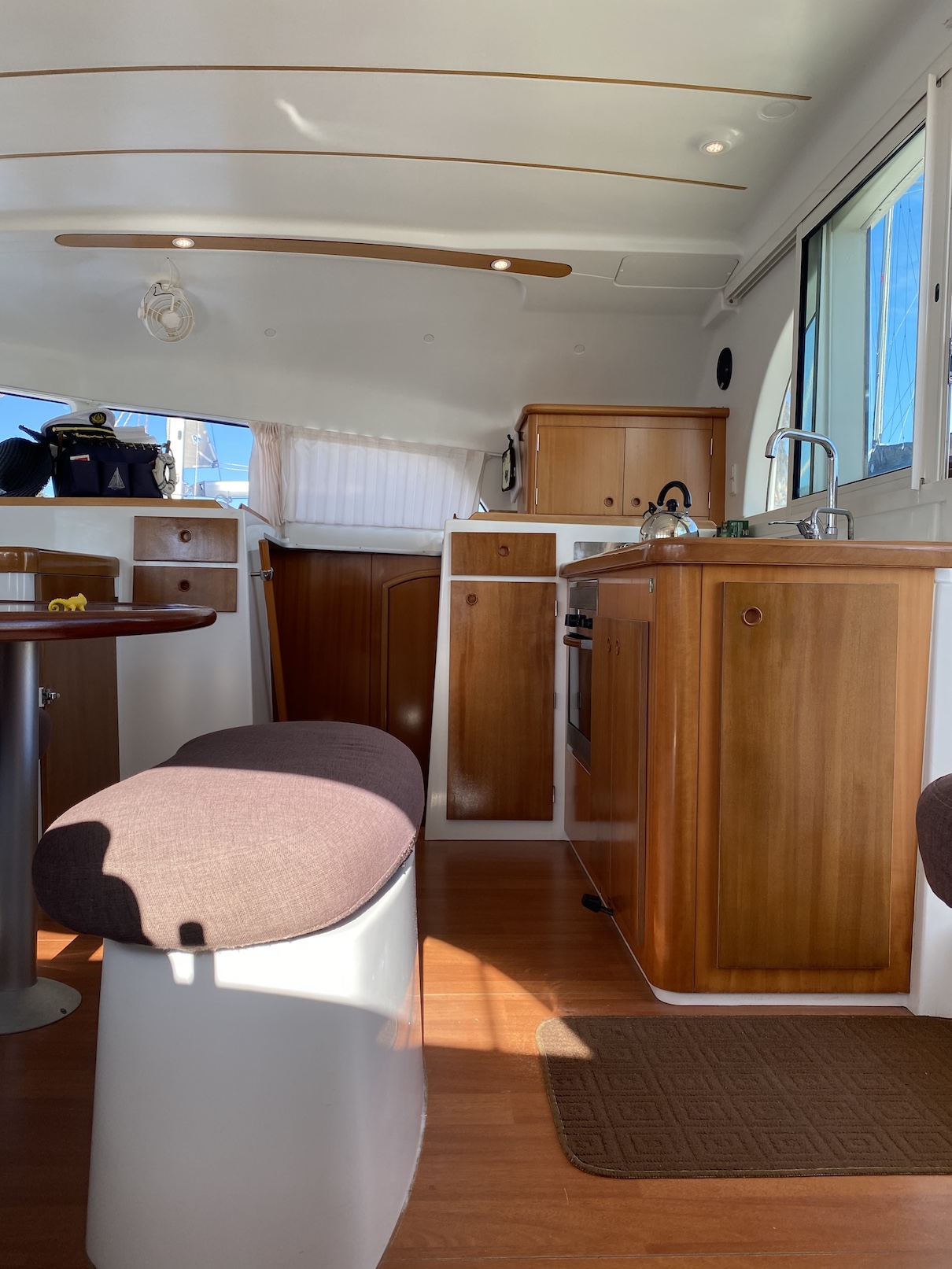 Lagoon 380 S2 — photo 15