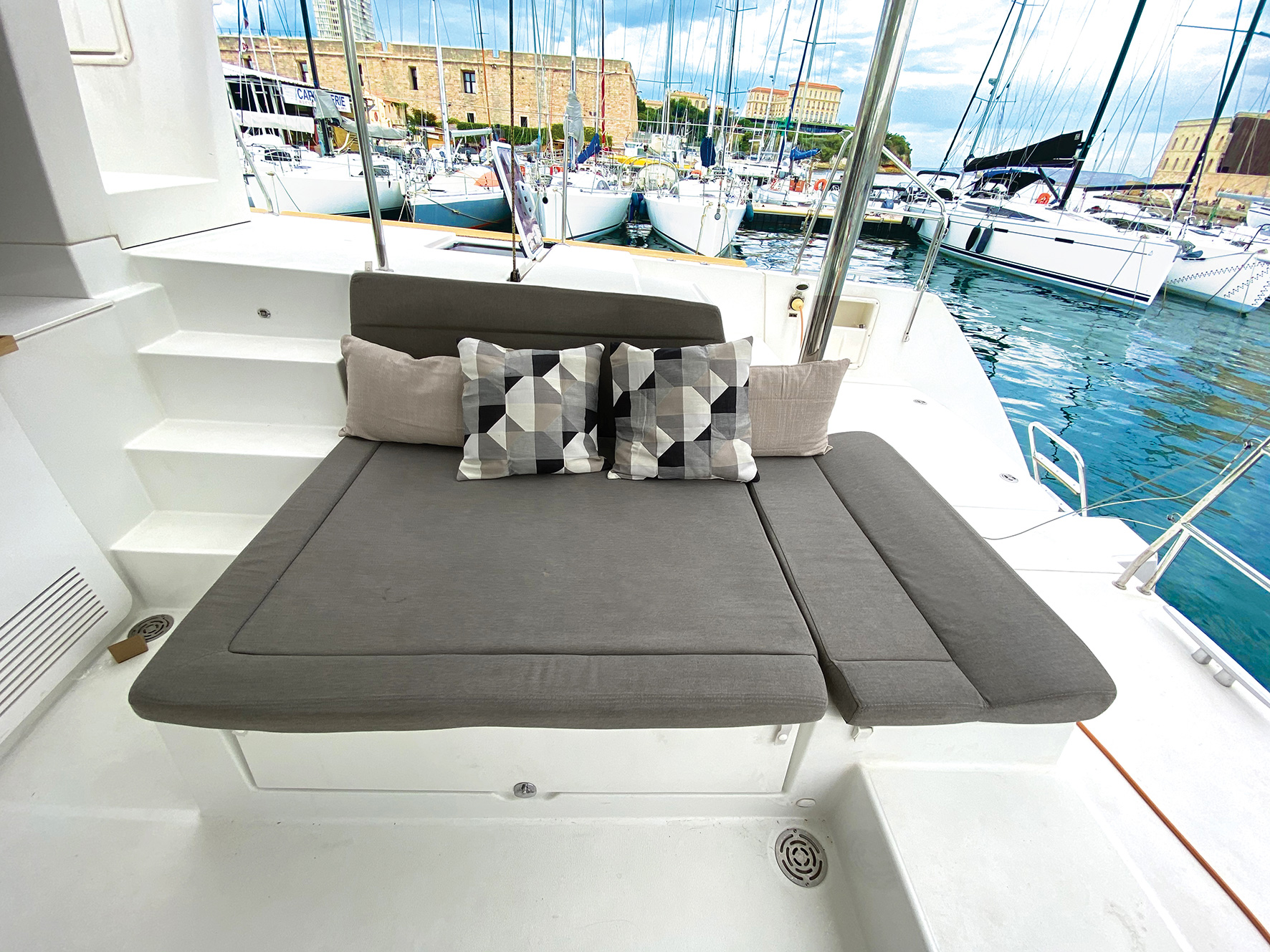 Lagoon 450 — photo 2