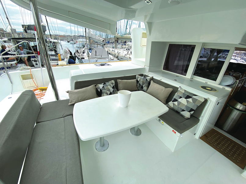 Lagoon 450 — photo 3