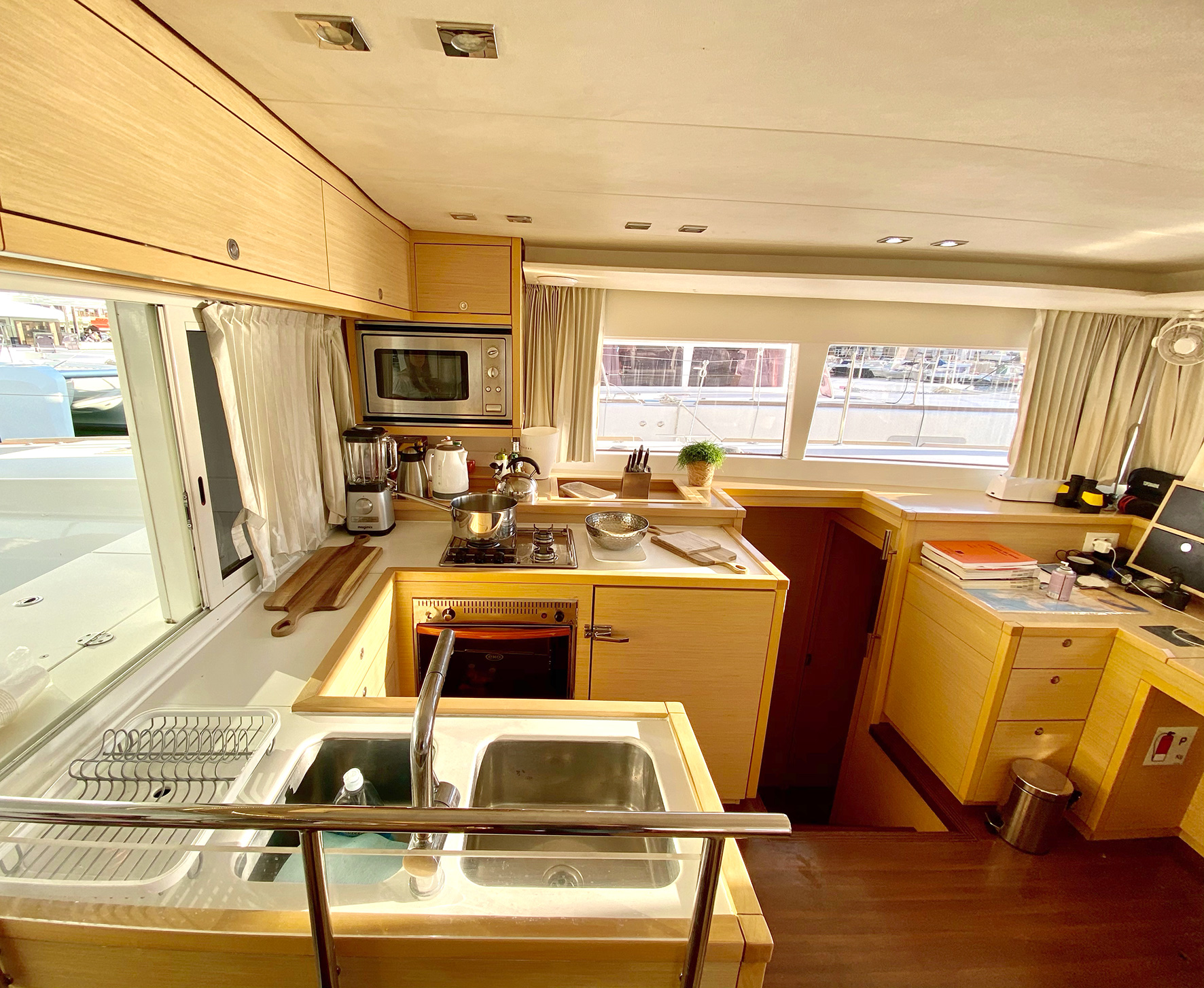 Lagoon 450 — photo 6