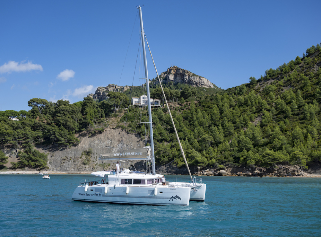 Lagoon 450 — photo 1