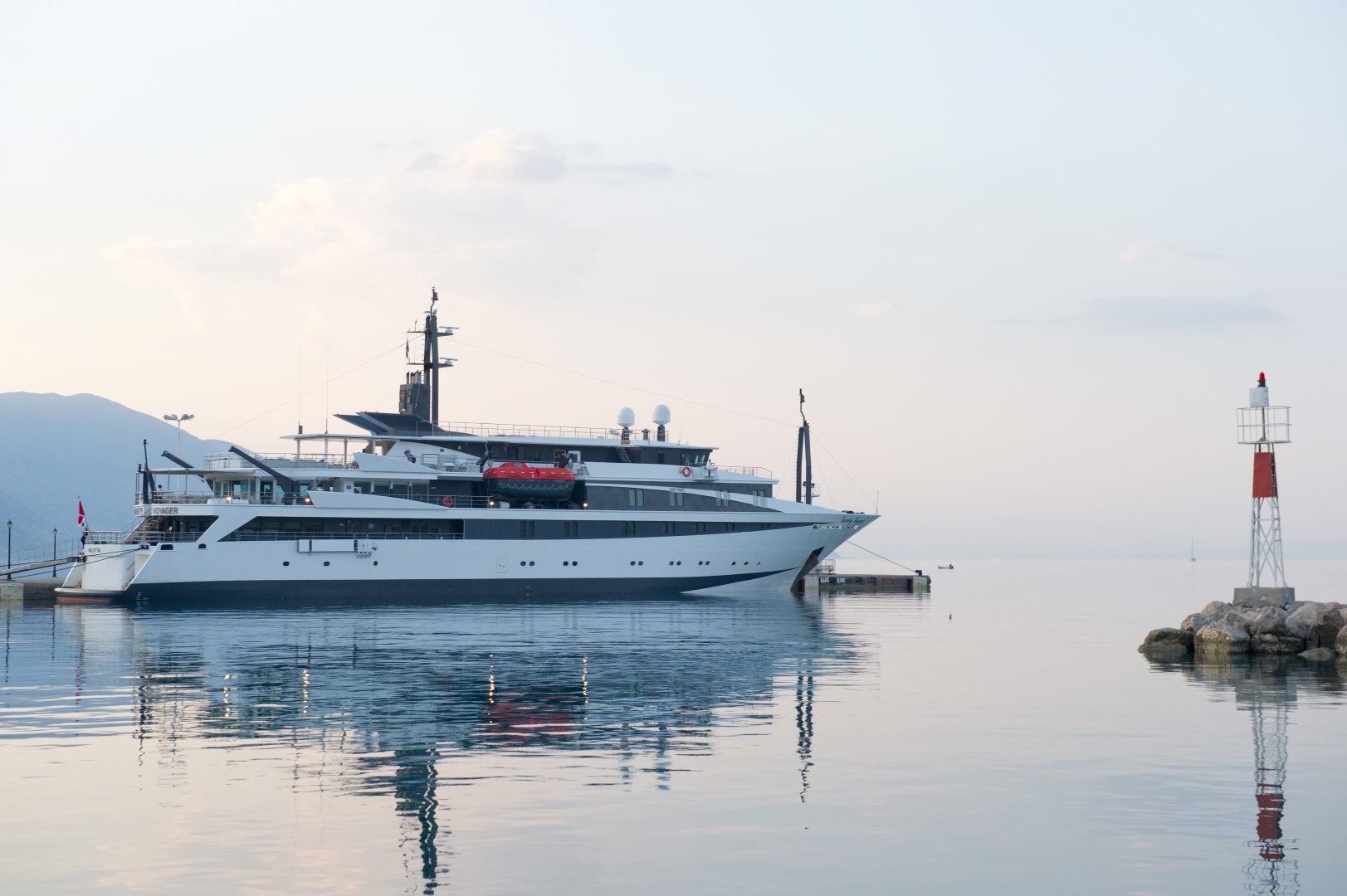 Motor Yacht — photo 10