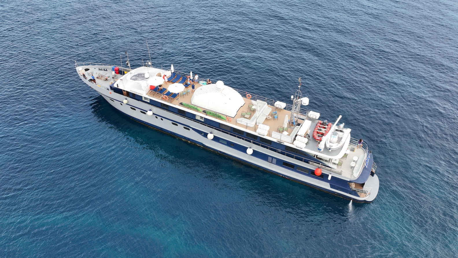 Motor yacht — photo 10